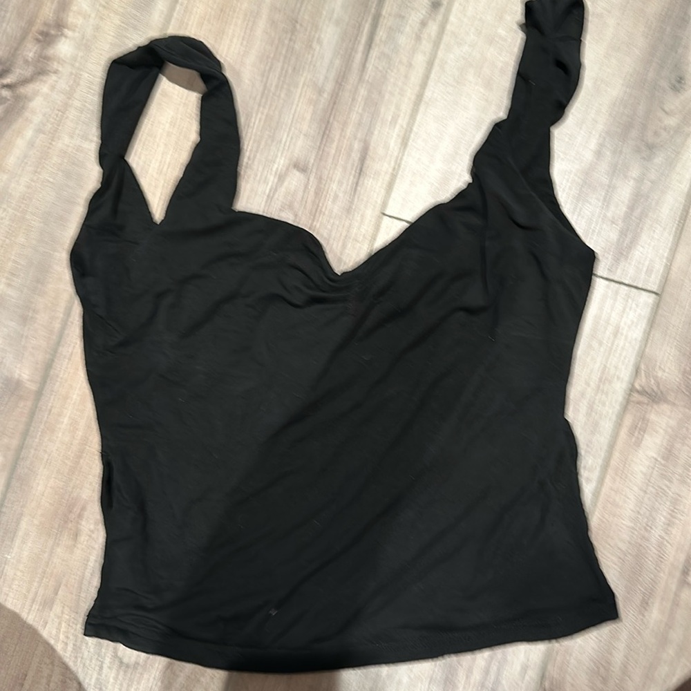 Black crop tank M